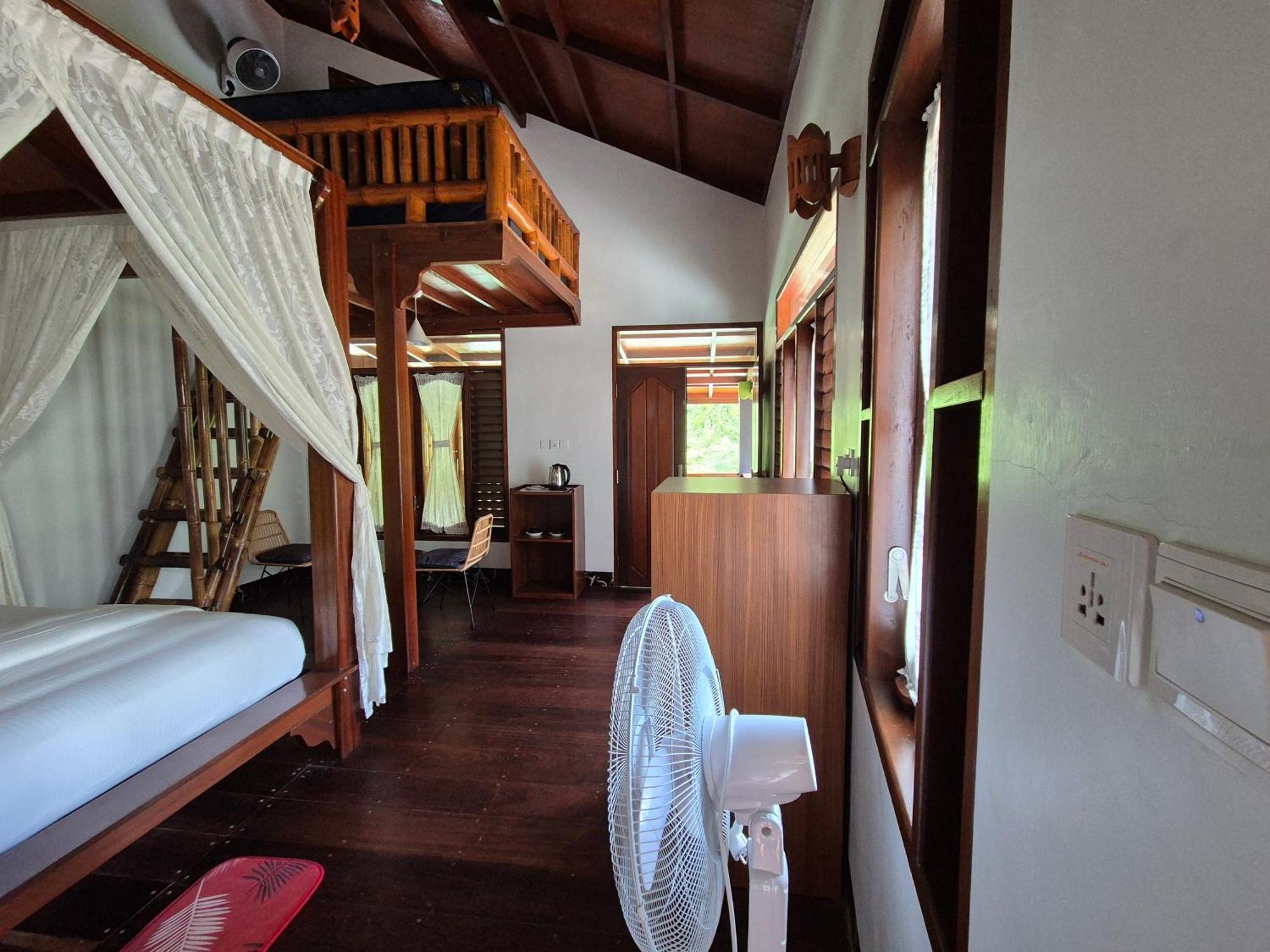 Sam'S Bungalows And Treks Букит Лаванг Екстериор снимка