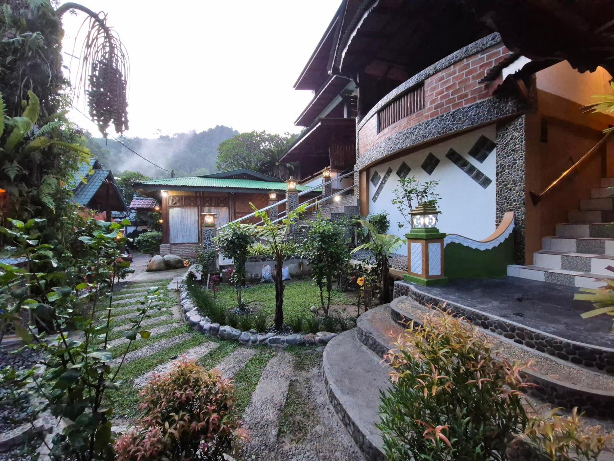 Sam'S Bungalows And Treks Букит Лаванг Екстериор снимка
